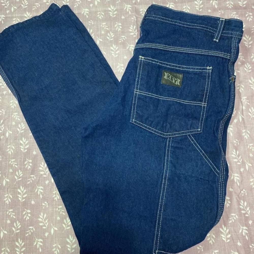 Key jeans in a dark blue wash.